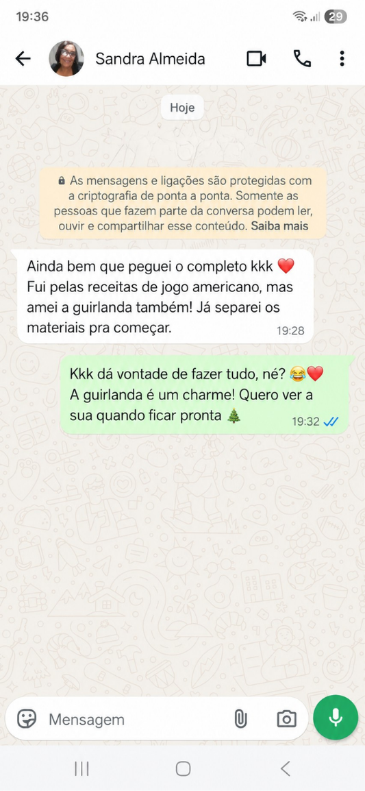 Print de conversa no WhatsApp com depoimento de cliente sobre as receitas de crochê